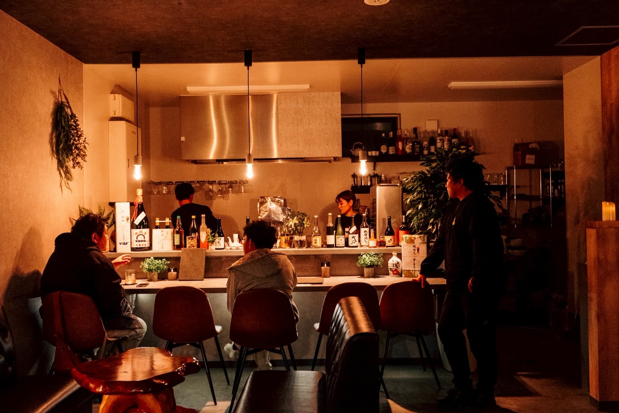 YORU. sweets & bar 店内の様子 ソファ席・テーブル席