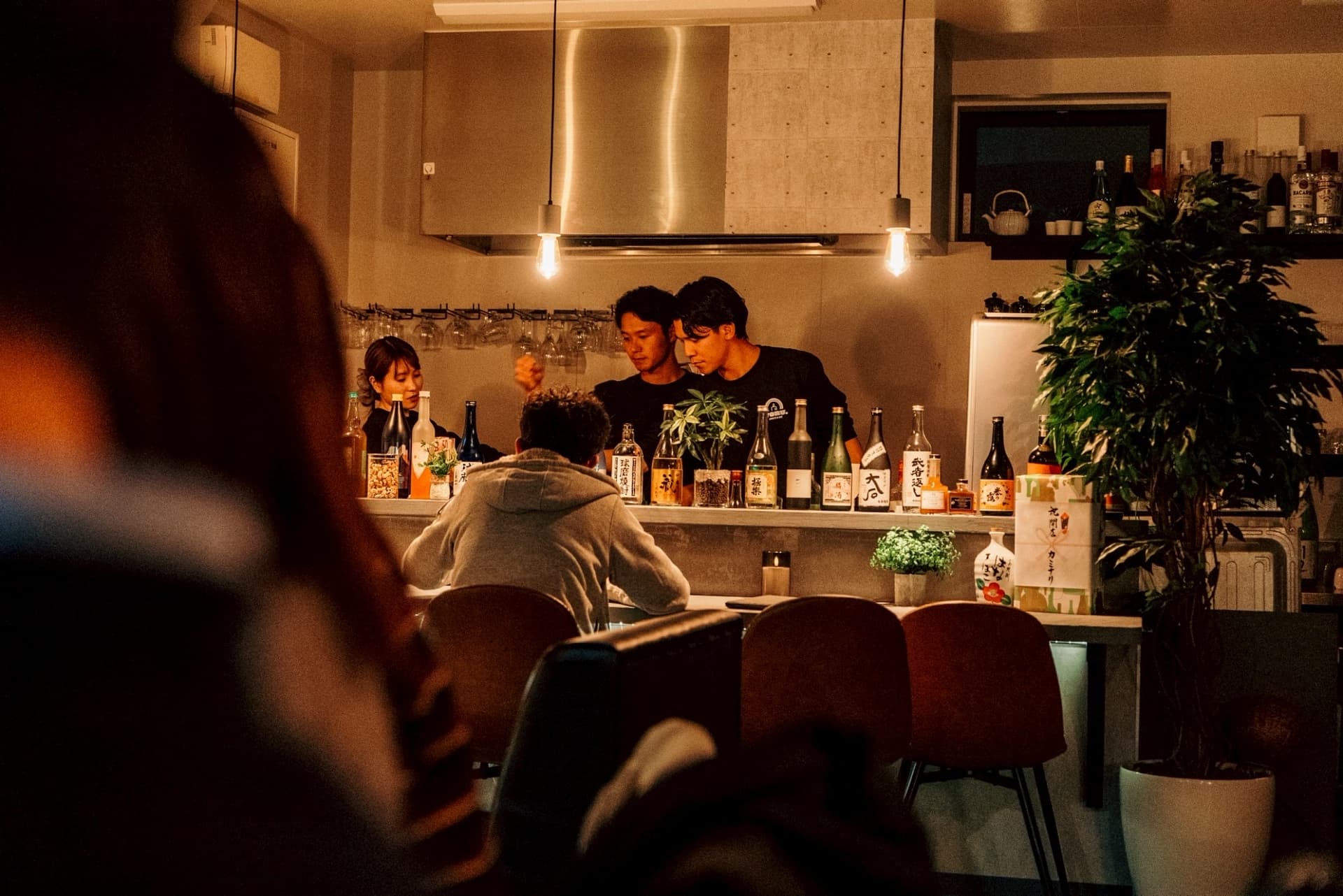 YORU. Sweets & Bar カウンター席 熊本県人吉市の夜カフェ
